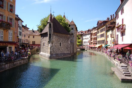 Le long du Théou, à <strong>Annecy</strong>