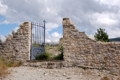 L'entrée du vieux cimetière...