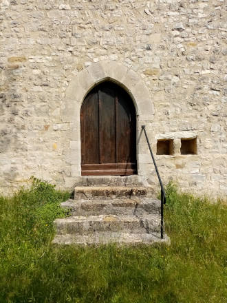 Marches et porte religieuse