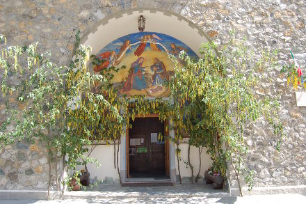 Le fronton de l'église de la Visitation