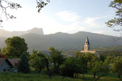 L'église domine le paysage