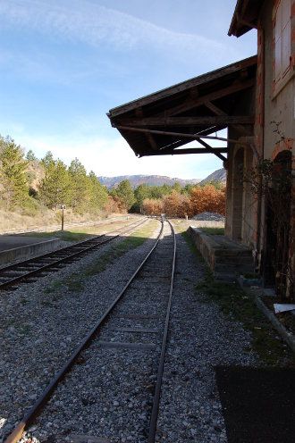 En gare de Mézel-Châteauredon...