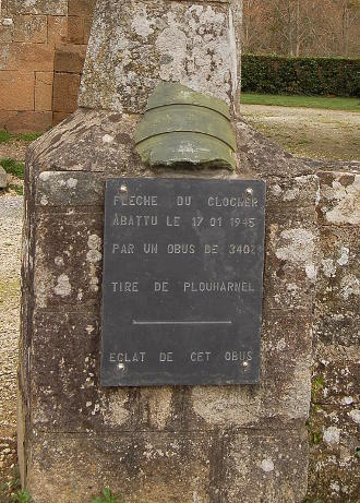 L'éclat d'obus de 340 ayant détruit le clocher en 1945