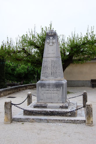 Le monument aux morts d'Ongles