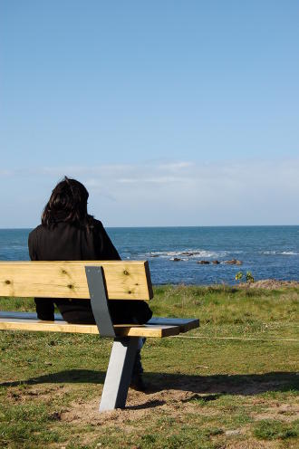 Elle regardait la mer...