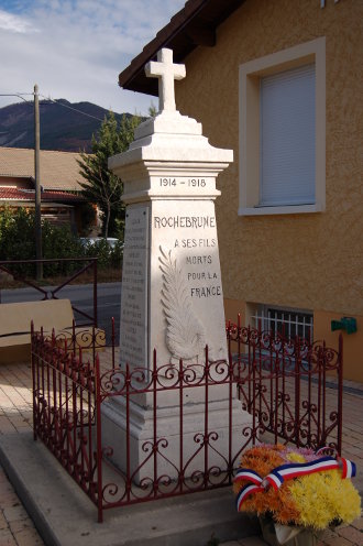 Le monument aux morts.