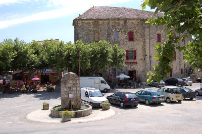 Arrivée place de l'abbé Bicais