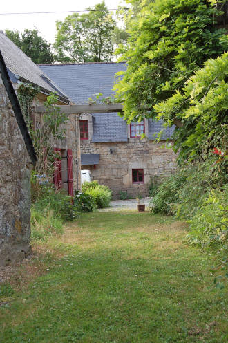 Vieilles pierres au détour du chemin