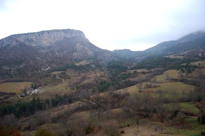 Au milieu de montagnes tourmentées...