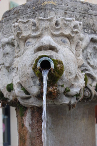 À la fontaine