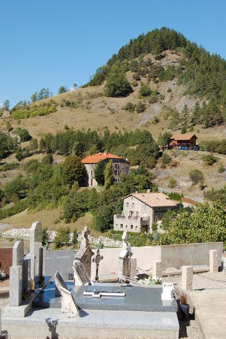 Montagne et cimetière...