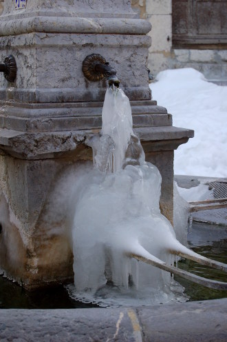 La fontaine était gelée...